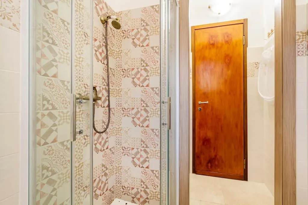Appartamento Elegante E Tranquillo Милан Италия
